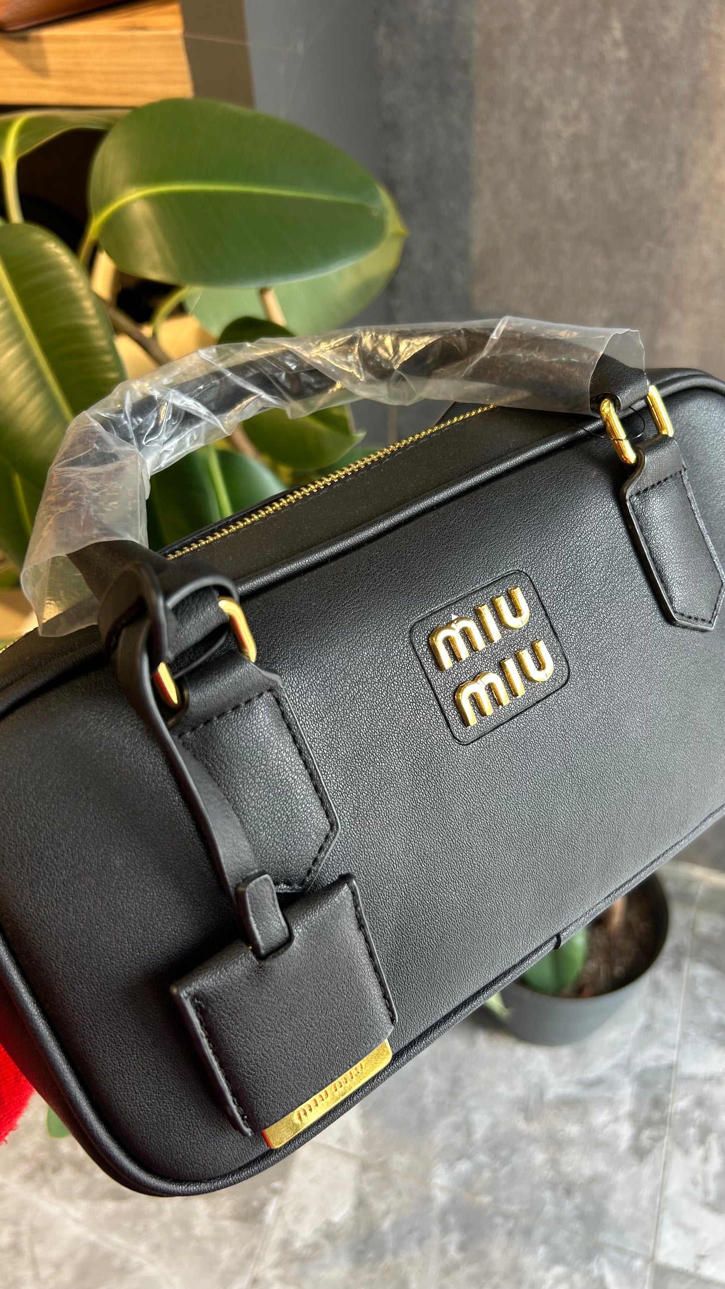 MIU MIU EL VE OMUZ ÇANTASI