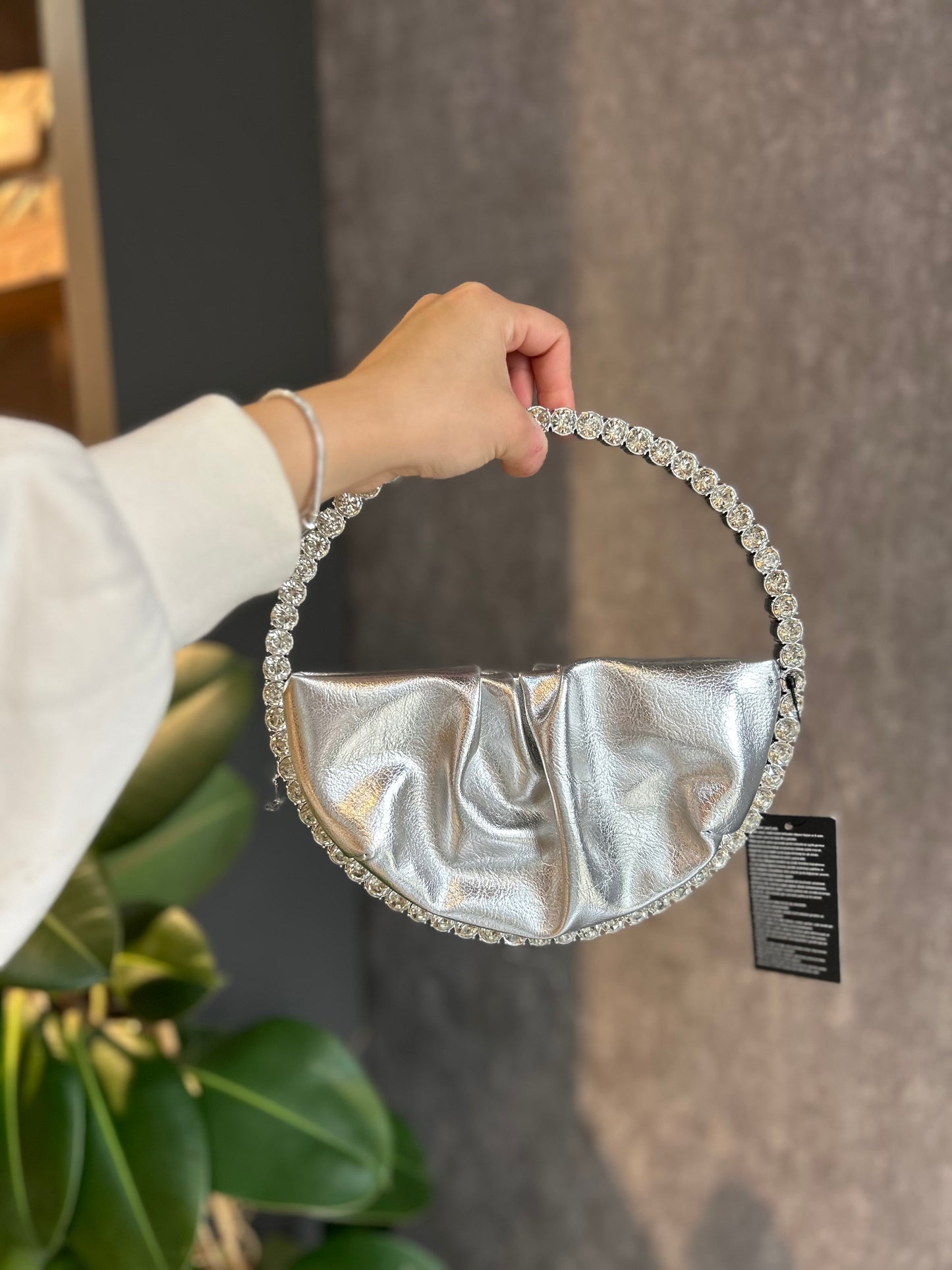 GÜMÜŞ DERİ ABİYE ÇANTA