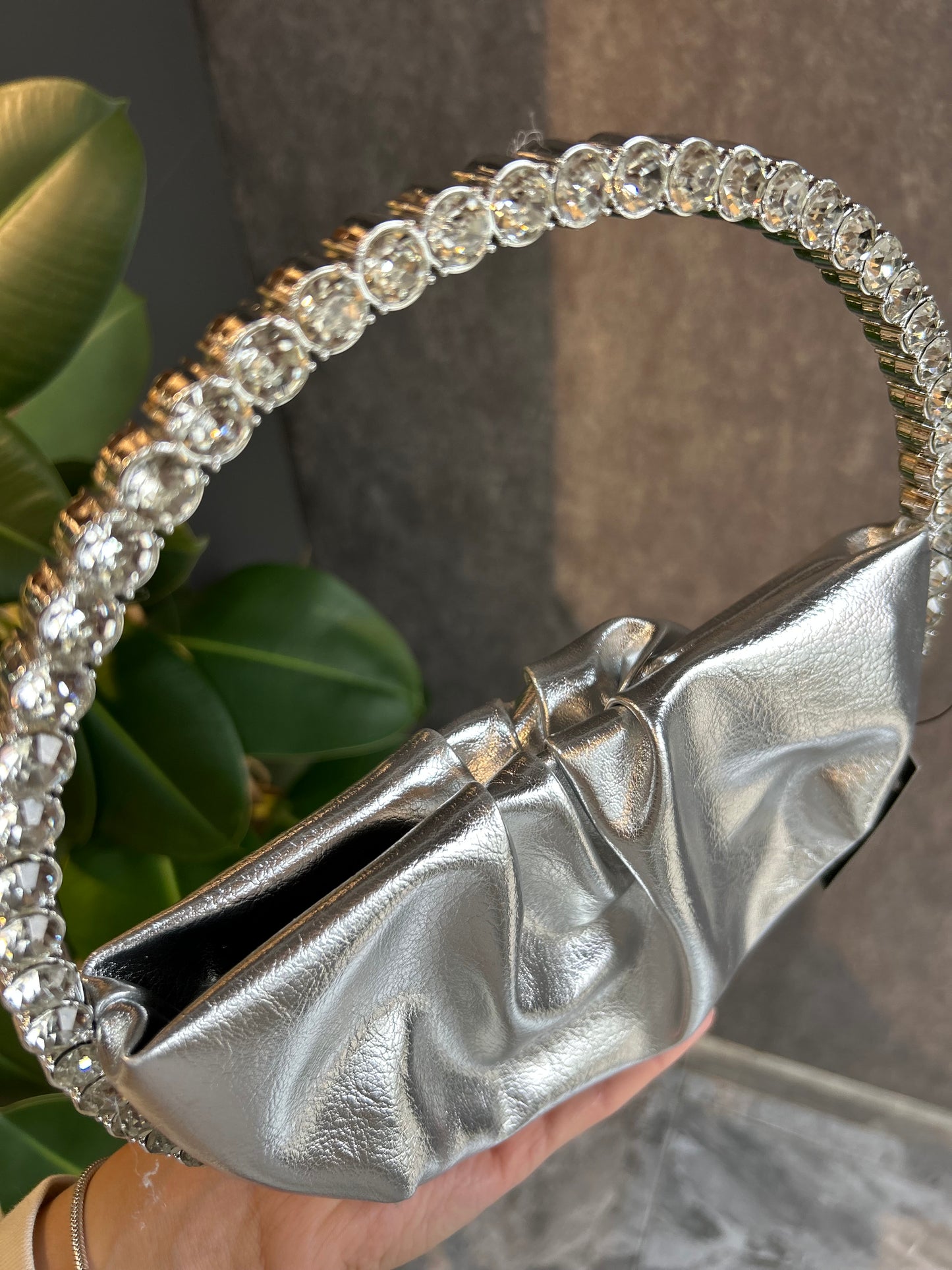 GÜMÜŞ DERİ ABİYE ÇANTA