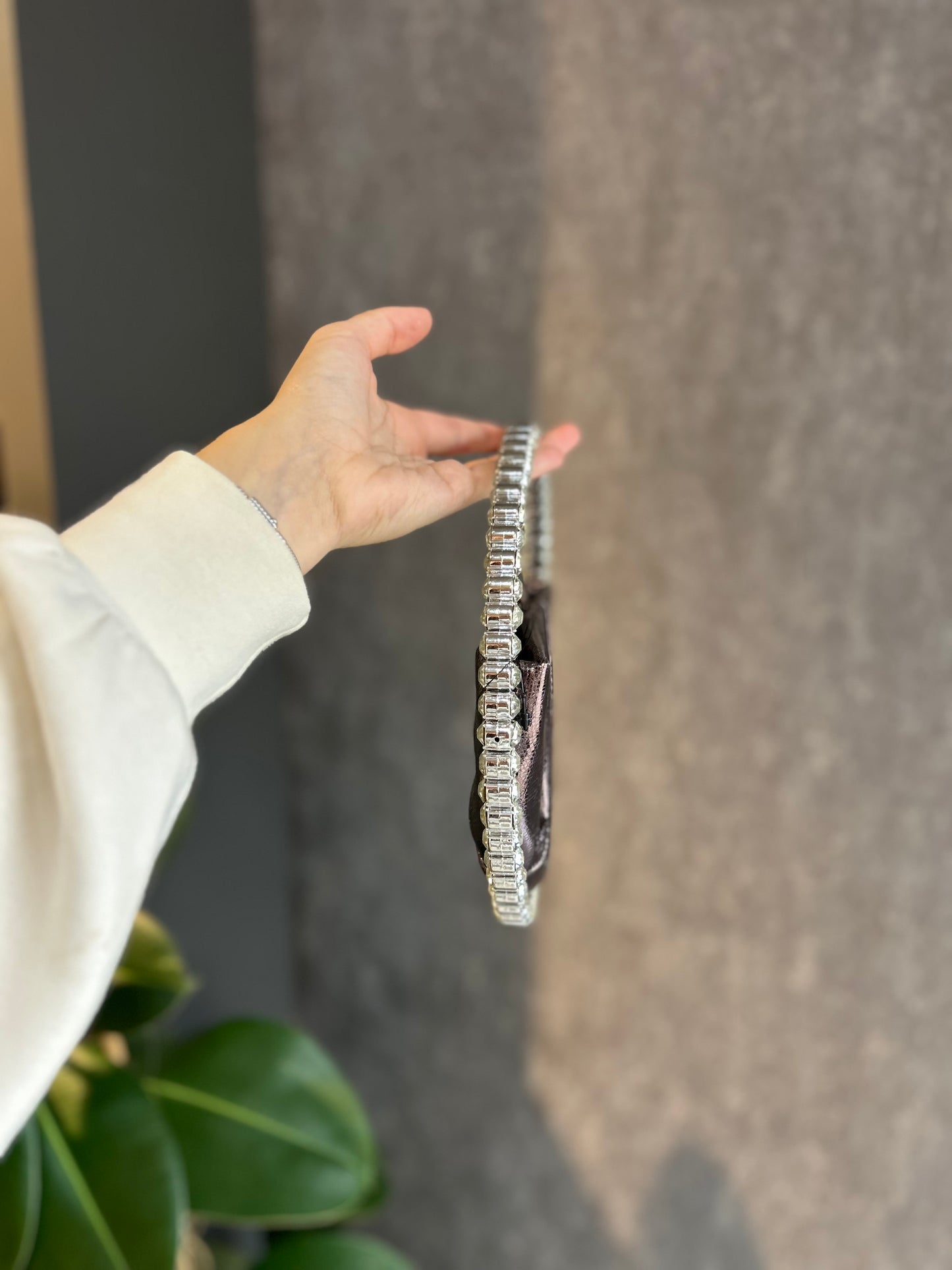 DOKULU DERİ ABİYE ÇANTA