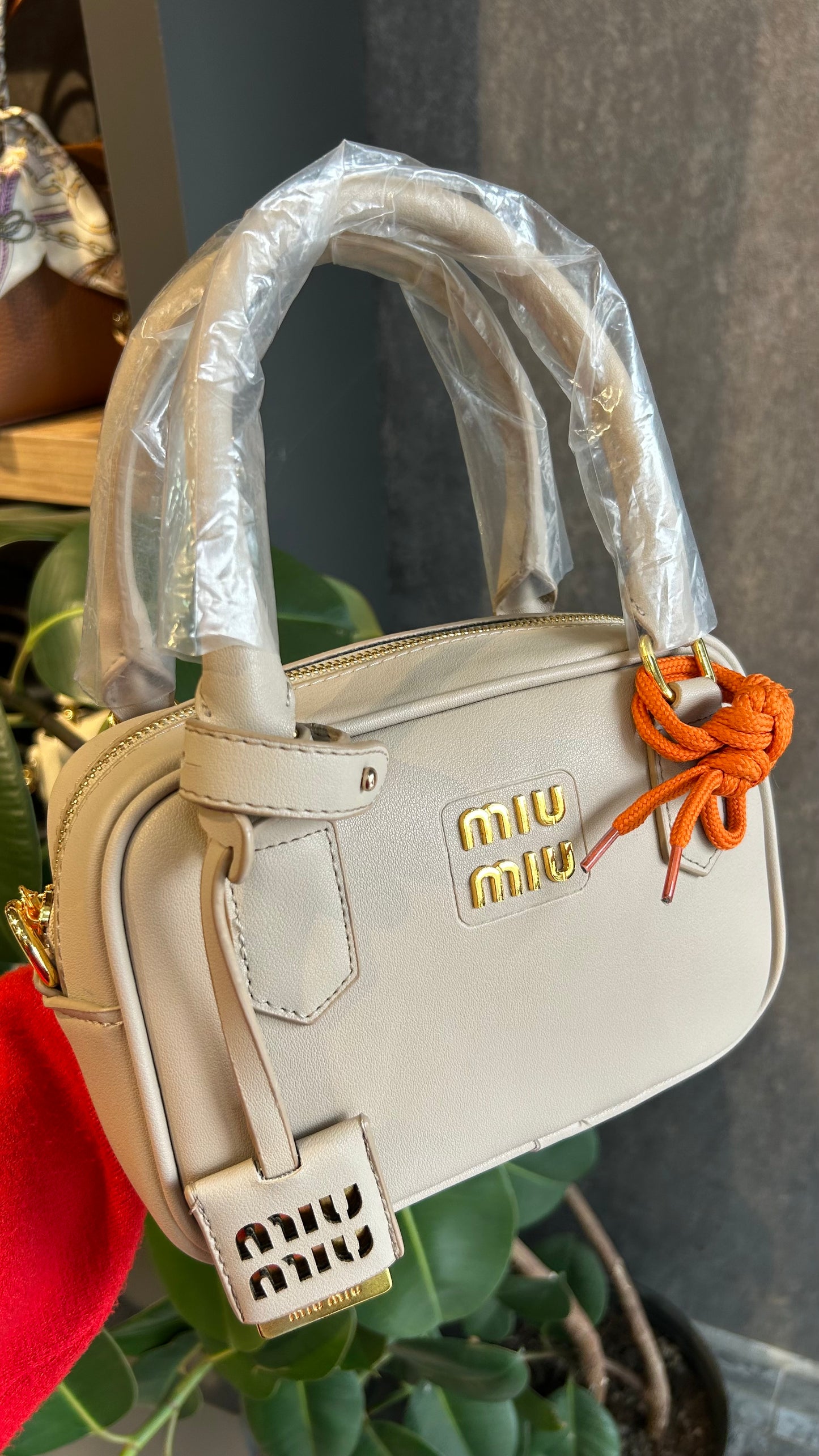 MIU MIU EL VE OMUZ ÇANTASI